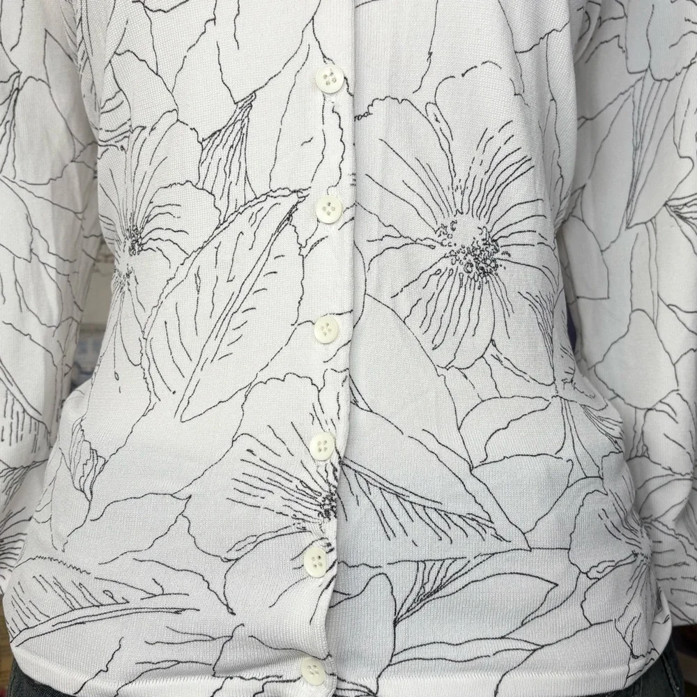Floral Button-Up Top - Picture 3 of 8